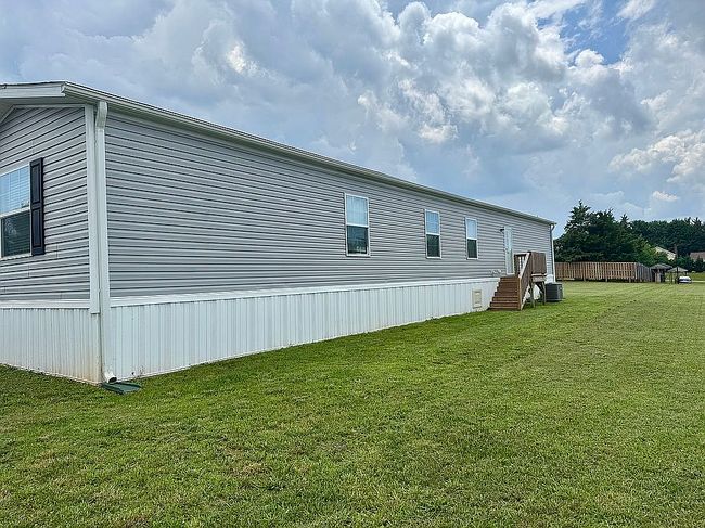 Photo of 2000 Paisley Dr, Haw River, NC