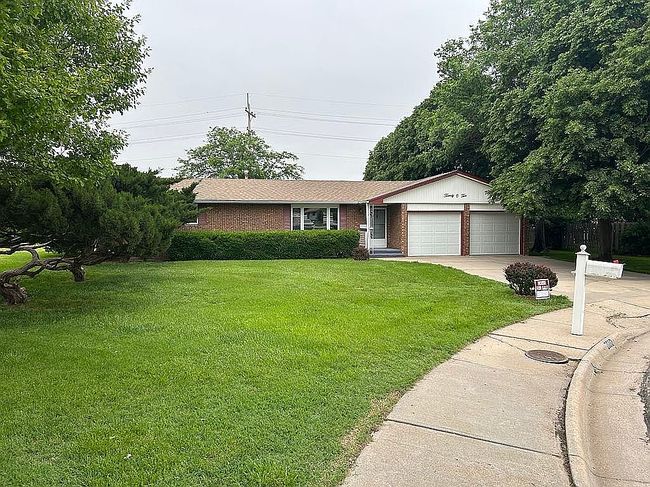 Photo of 2002 Juniper Ln, Garden City, KS
