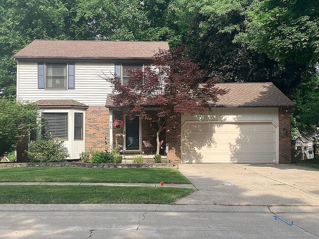 Photo of 978 Oak Ridge Cir, Brighton, MI