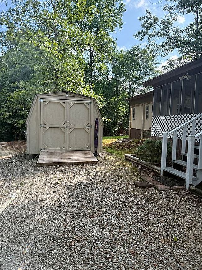 Image of 38 Hickory Ln