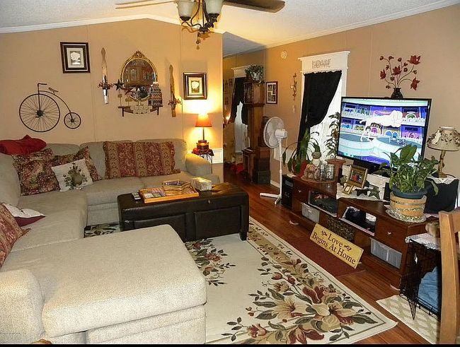 Photo of 126 Poe Voll Ct, Stroudsburg, PA