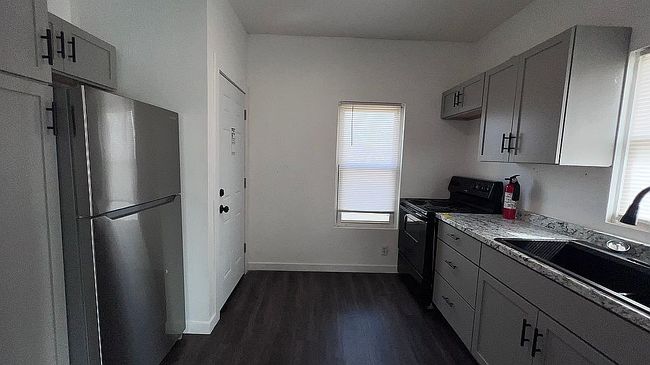 Image of 1102 N 6th St