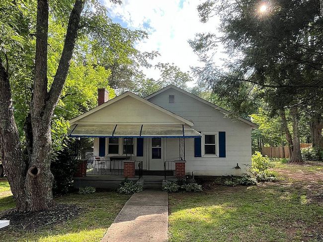 Photo of 307 Nealy St, Pickens, SC