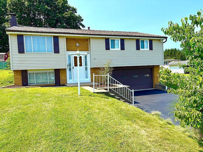 Photo of 1213 W Fir Dr, Latrobe, PA