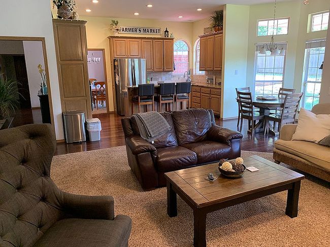 Additional photo 3 of property located at 1008 N Creek Dr