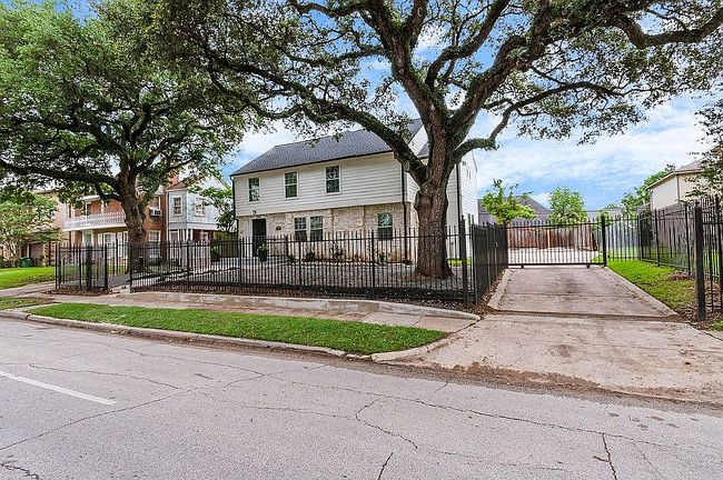 Photo of 2817 Southmore Blvd, Houston, TX