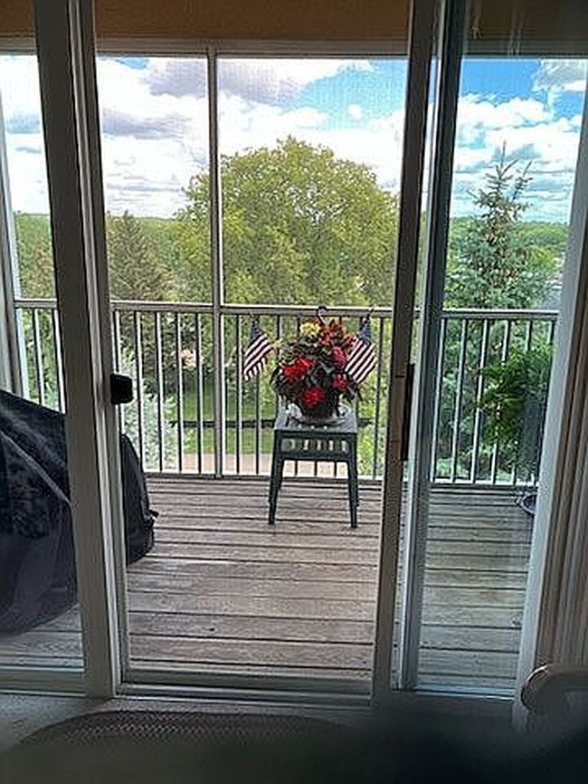 Photo of 15001 Burnhaven Dr #315, Burnsville, MN