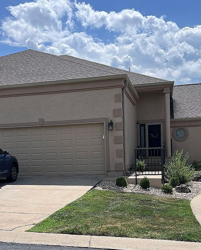 Photo of 160 Villa Dr Apt 3
