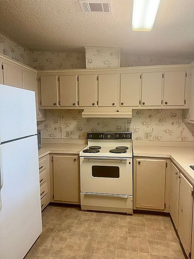 Photo of 3053 Artesian Ln, North Fort Myers, FL