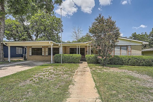Preview of property located at 1402 Hillcrest Dr