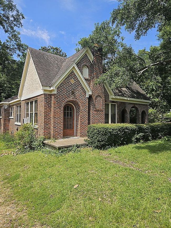 Photo of 914 W Commerce St, Aberdeen, MS
