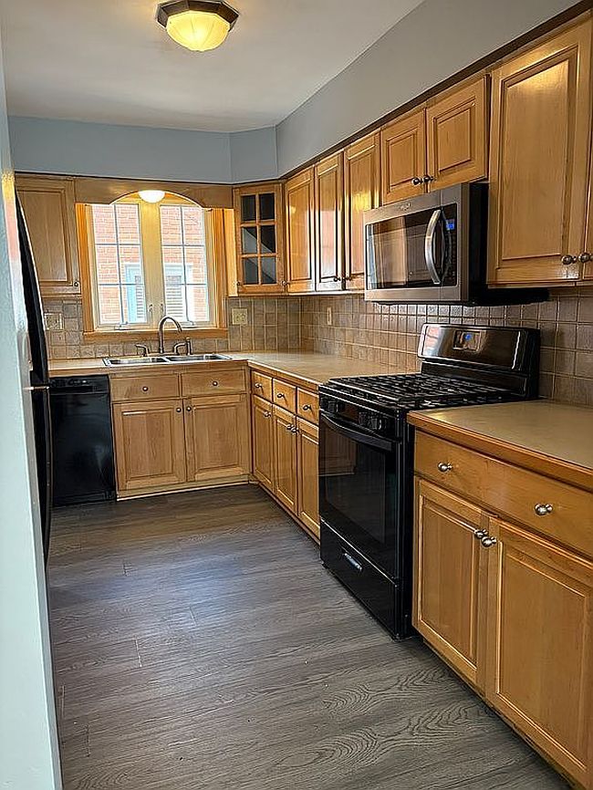 Photo of 23259 Lawrence Ave, Dearborn, MI