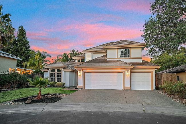 Photo of 6911 Fallsbrook Ct, Granite Bay, CA