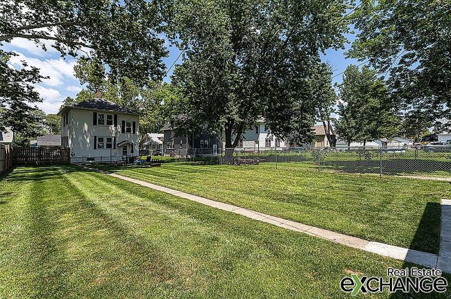 Photo of 1437 W High St, Davenport, IA
