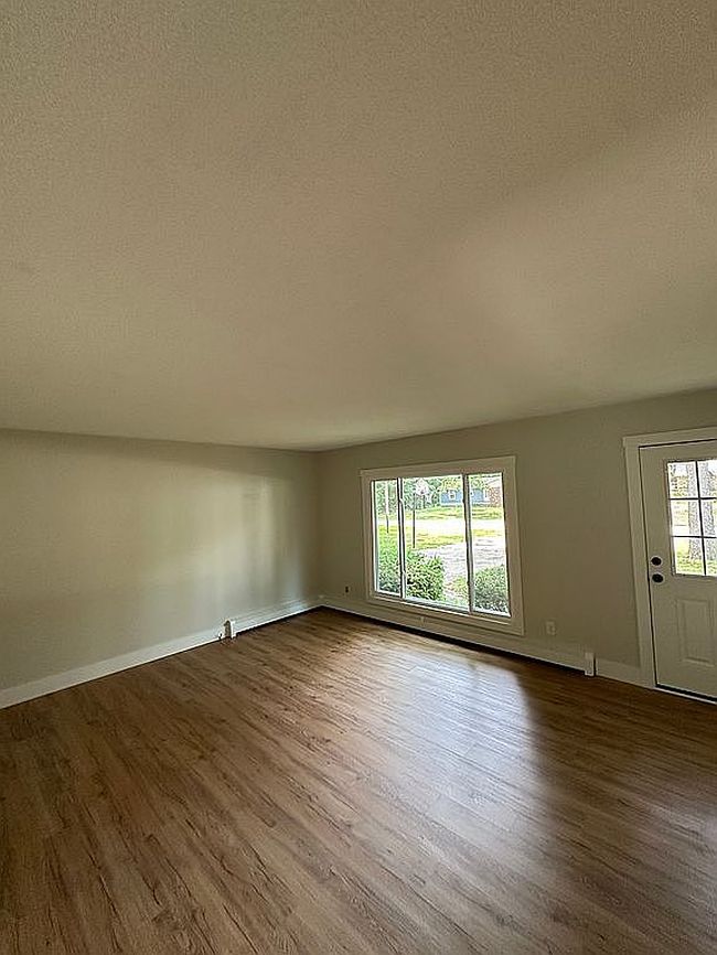Photo of 906 Cheboygan Dr, Muskegon, MI