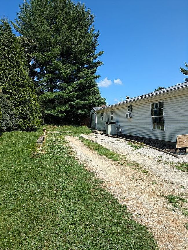 Photo of 106 Edwards Ln, Odon, IN