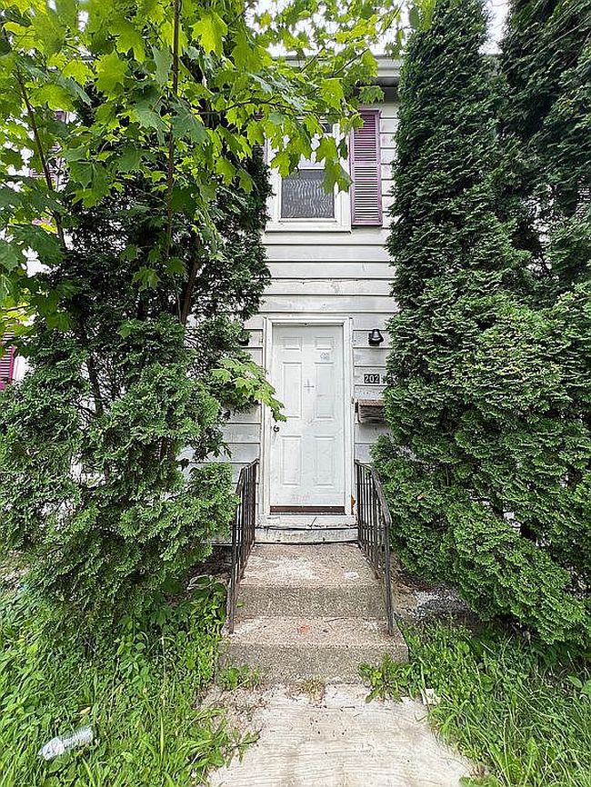 Photo of 202 N Courtland St, East Stroudsburg, PA