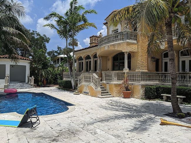 Image of 1000 N Riverside Dr