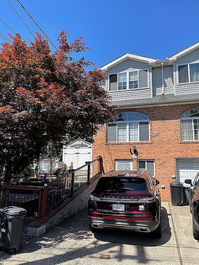 Preview of property located at 2054 Richmond Ave