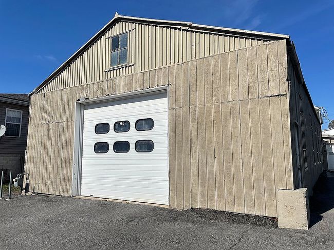 Image of 221 W Main St