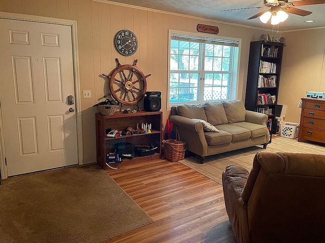 Additional photo 2 of property located at 2025 Autumn Ln