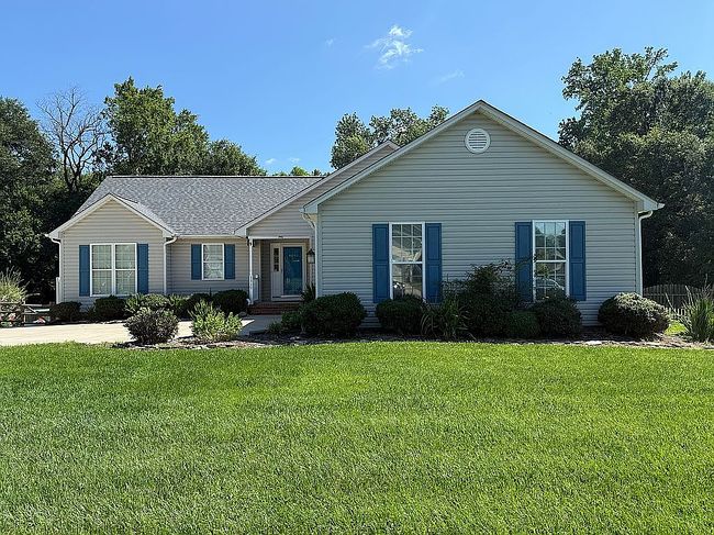 Photo of 4040 Hereford Ln, Dallas, NC