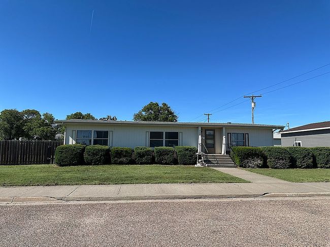 Photo of 720 E Locust St, Ness City, KS