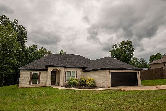 Photo of 2072 Creekwood Cir, Bauxite, AR