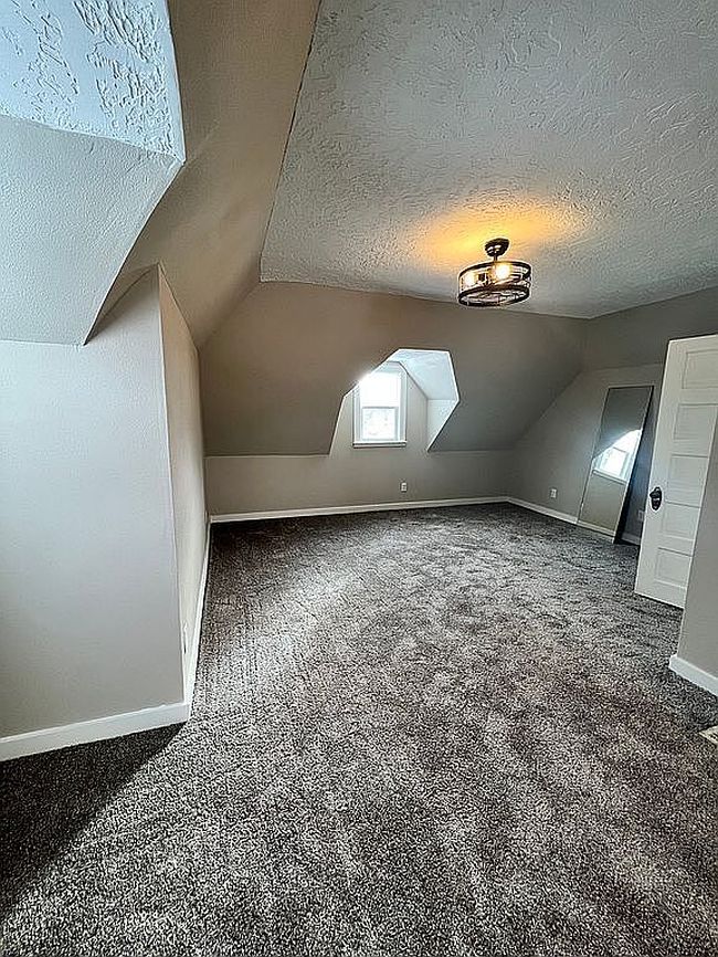 Image of 252 W Commercial St