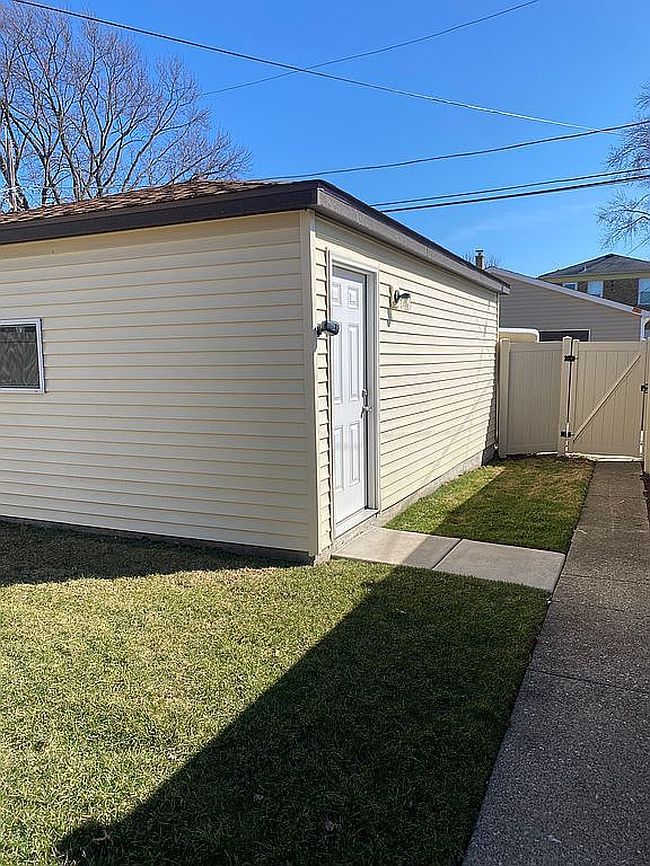 Image of 3825 W 109th St