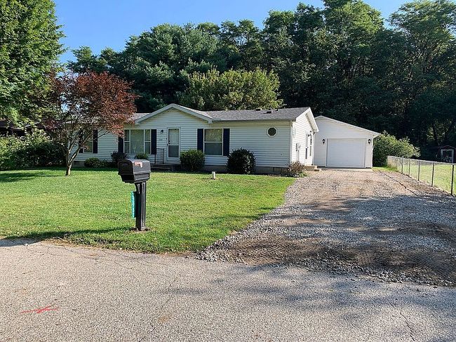 Photo of 22987 Lake Shore Dr