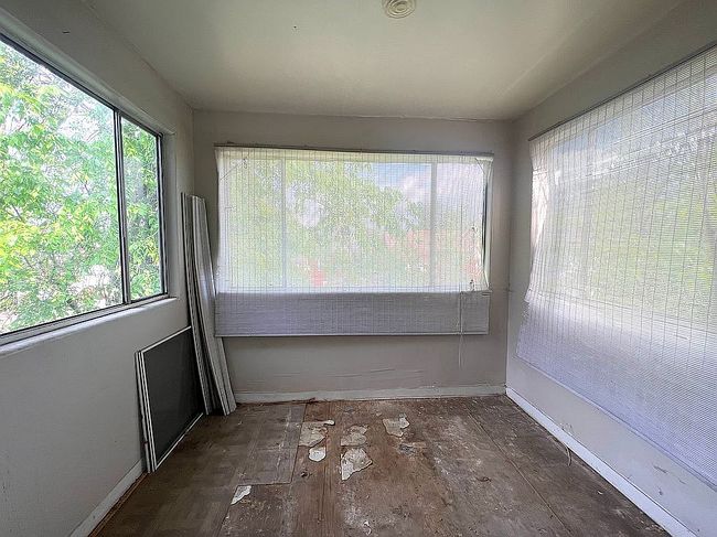 Image of 3328 Aubert Ave
