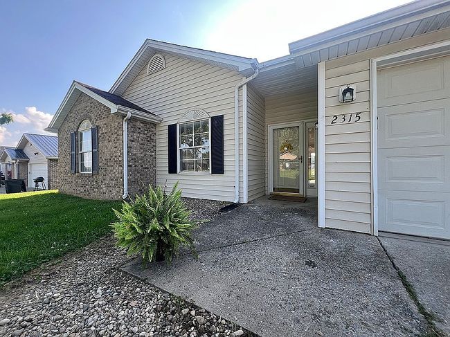 Additional photo 3 of property located at 2315 Cedarwood Dr