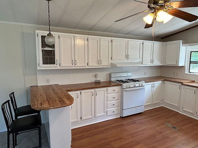 Photo of 37-101 Hubbard Ave, Riverhead, NY