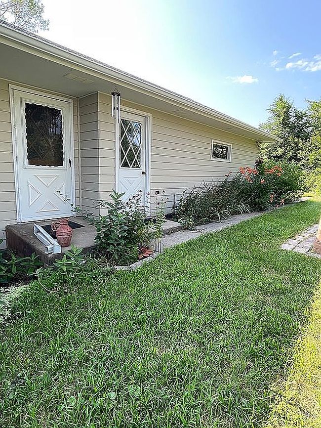 Image of 420 W 2nd St