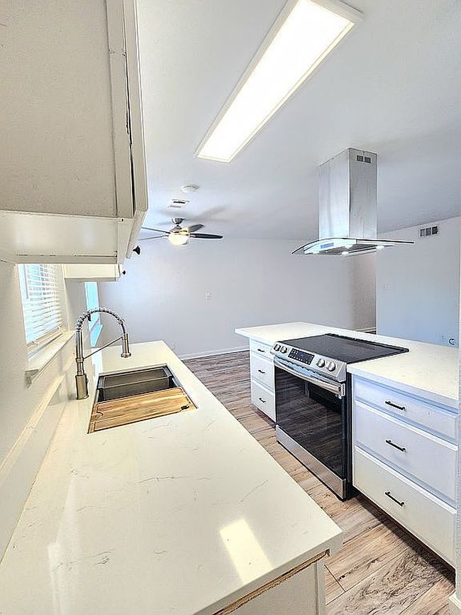 Photo of 2236 Peach Ave Apt 4, Clovis, CA