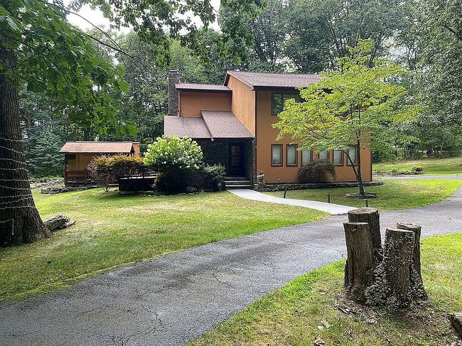 Photo of 31 Hilltop Dr, Shavertown, PA