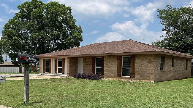 Photo of 108 Gettysburg Dr, Comanche, TX