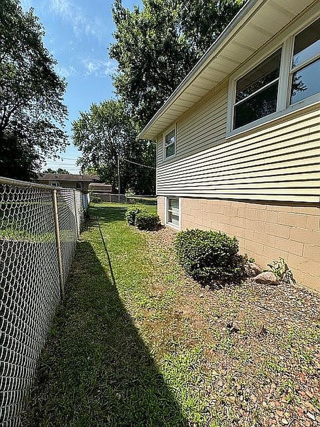 Photo of 602 W Church St, Hebron, IN