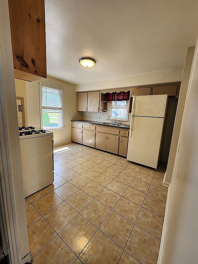 Photo of 263 S Main St, Youngstown, OH