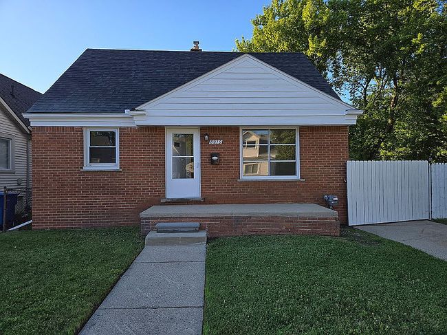 Photo of 8219 Maxwell Ave, Warren, MI