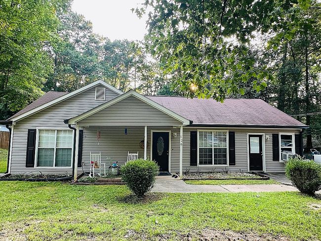 Photo of 128 Hillcrest Dr, Stockbridge, GA