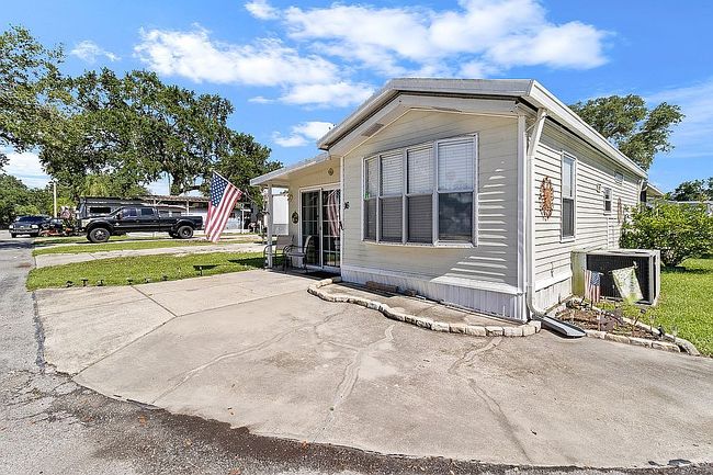 Photo of 16 Coral Ln, Auburndale, FL