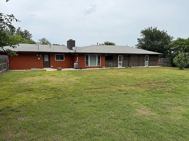 Additional photo 1 of property located at 703 W Hillcrest Ave