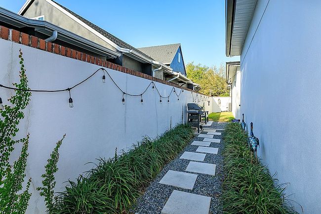 Image of 1166 Oaks Blvd