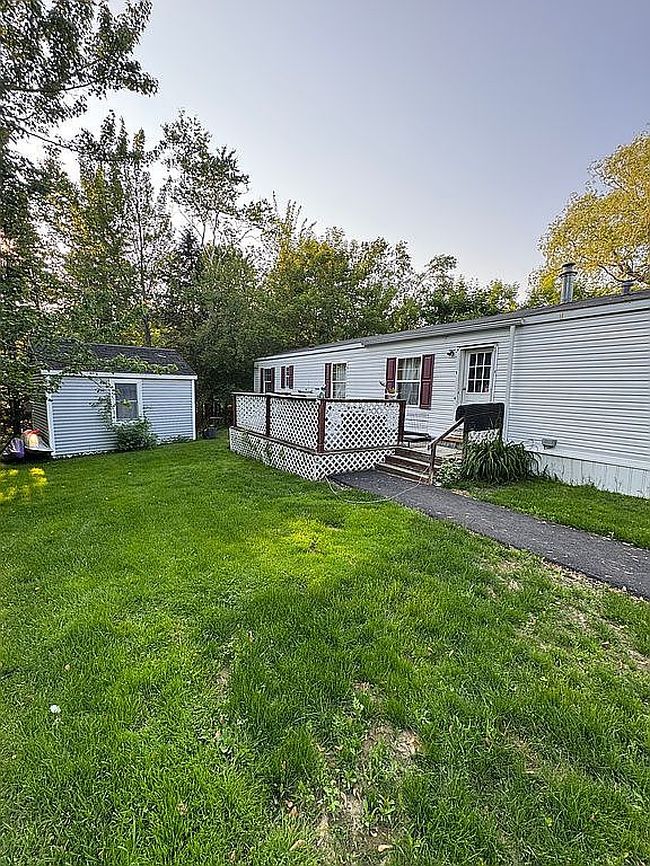 Photo of 27 Sleepy Hollow Dr, Holden, ME