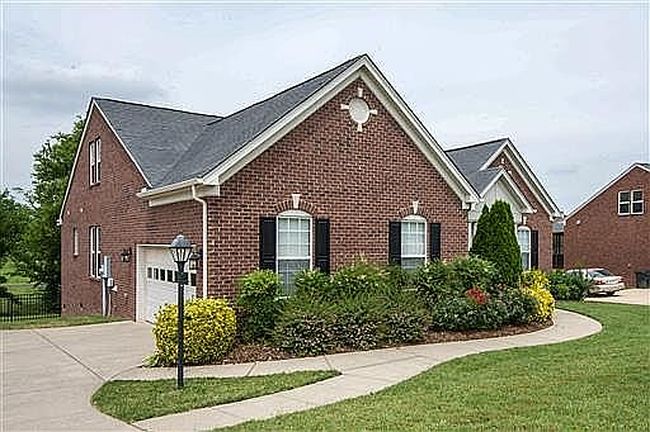 Photo of 1057 Avery Trace Cir, Hendersonville, TN