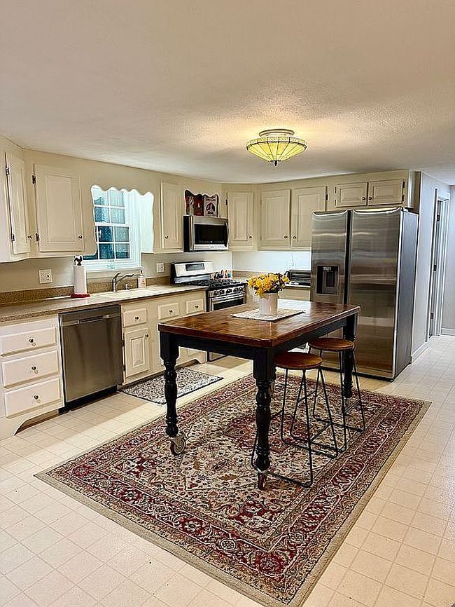 Photo of 24 County Rd, Cape Neddick, ME