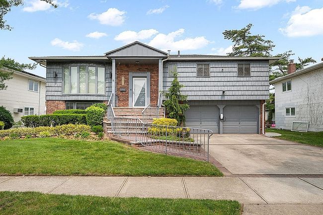 740 Eagle Dr, Valley Stream, NY