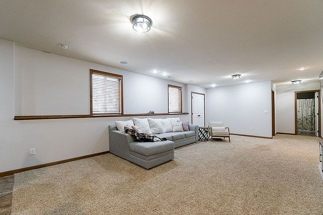 Photo of 114 S Hill Crest Cir, Center Point, IA